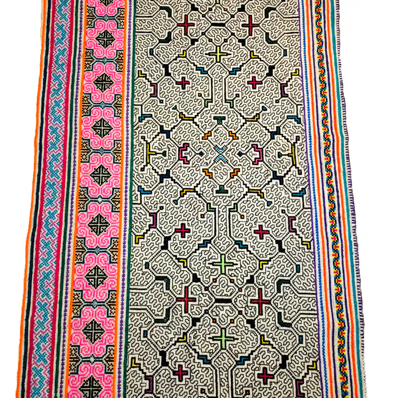 Shipibo Altartuch, Rock