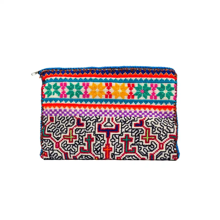 shipibo -tasche-modell5-min Shipibo Täschchen – Regenbogenmuster Schwarz-Weiss – Bild 1